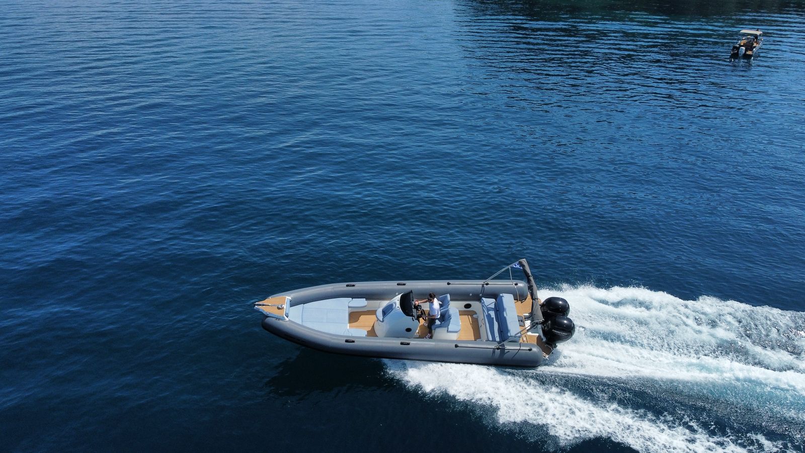 Victoria – 300 HP (2x150HP)