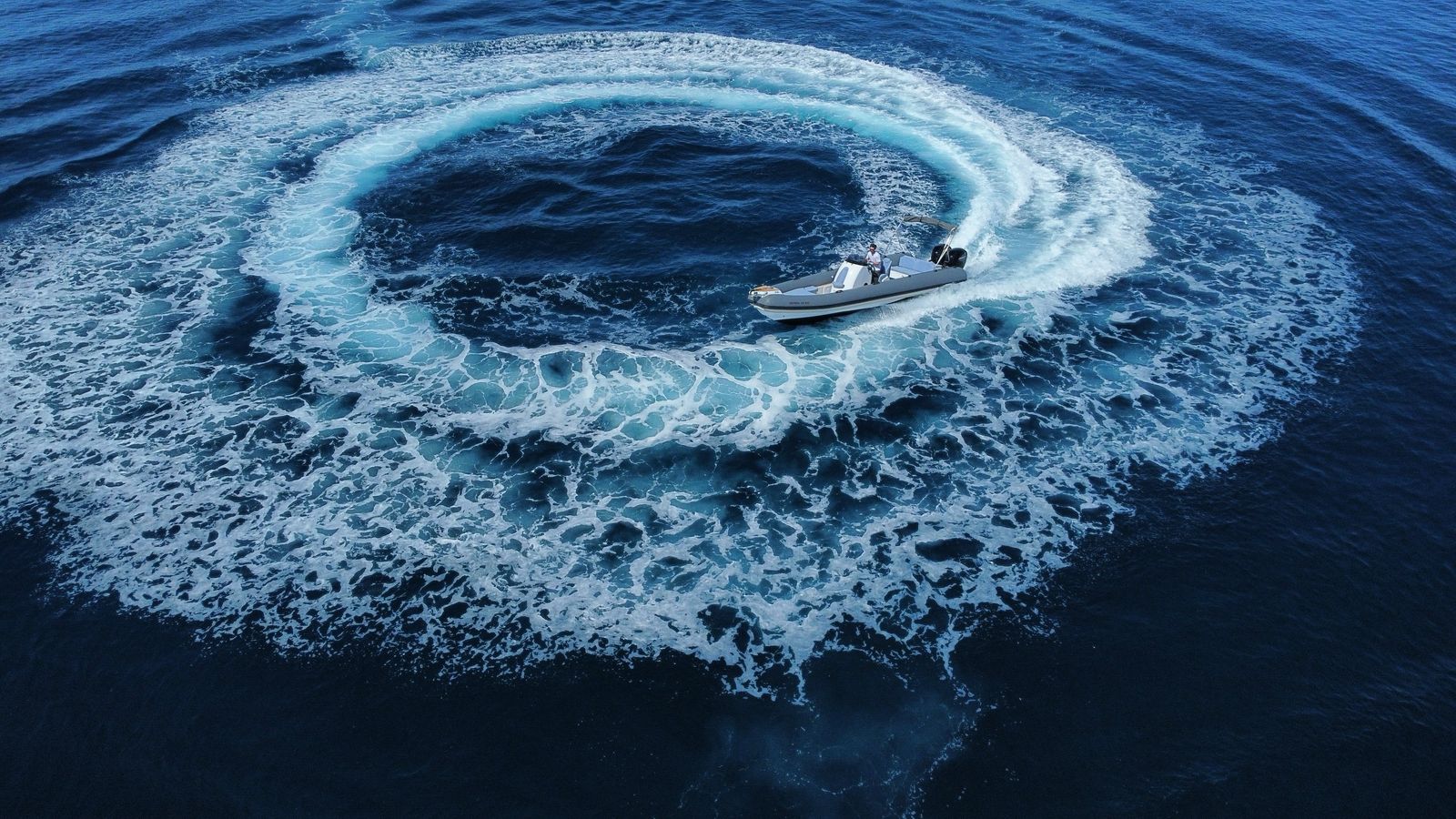Victoria – 300 HP (2x150HP)