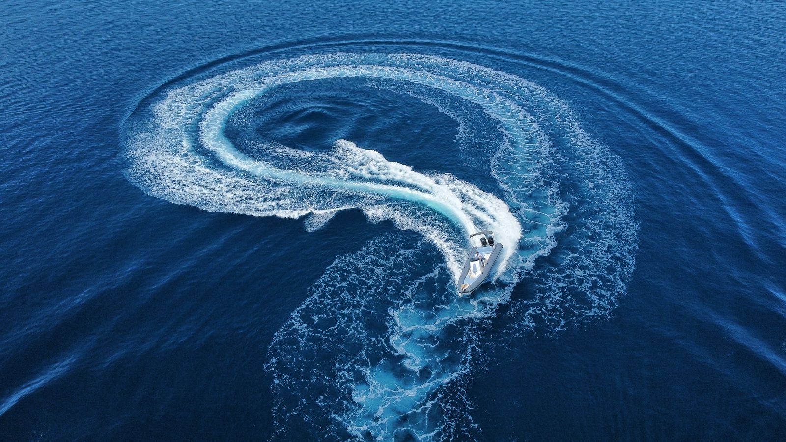 Victoria – 300 HP (2x150HP)